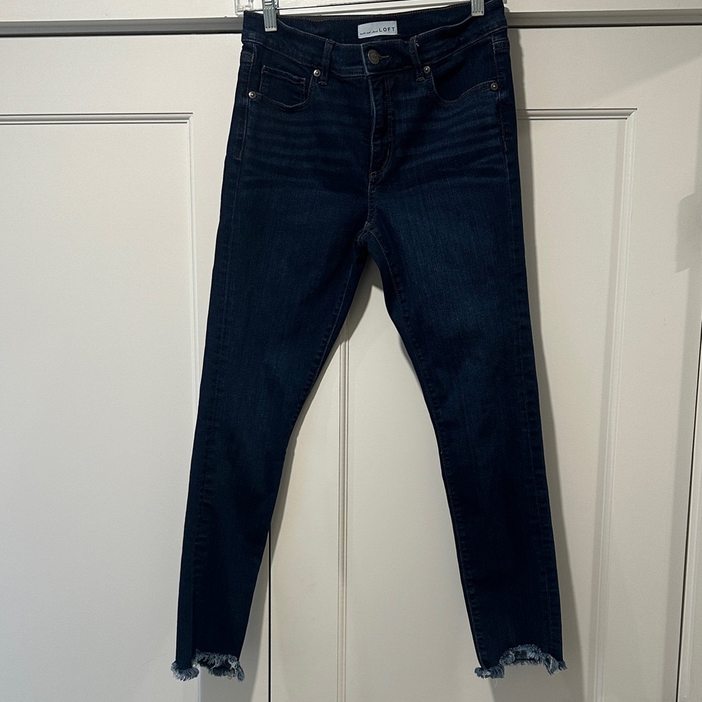 Women’s Loft Dark Wash Ankle Skinny Chewed Hem Jeans